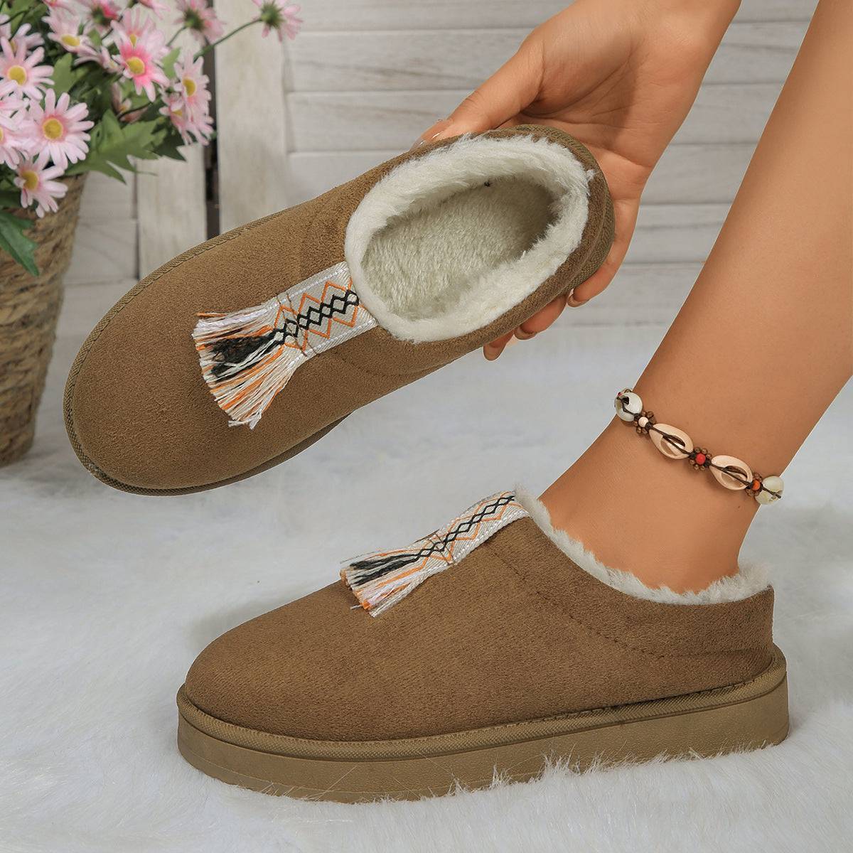 Zapatillas de casa de felpa de invierno, zapatillas de jardín de gamuza planas con punta redonda a la moda, pantuflas de dormitorio cálidas para interiores para mujer